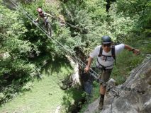04-via-ferrata-saillon-pont-singe-dessus.jpg